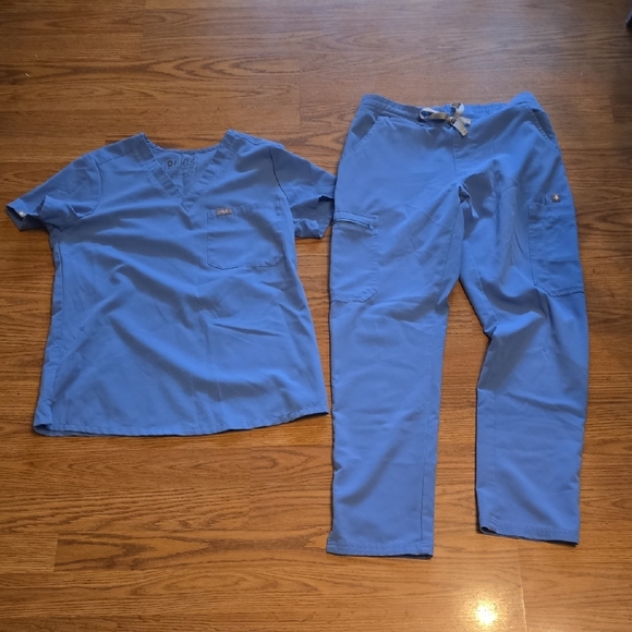 Figs Womens Short Sleeve V-Neck Scrub in Slate Blue With Matching Pants - Picture 2 of 9